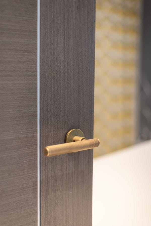 Millhouse Brass Stephenson Knurled Lever Door Handle on 5mm Slimline Round Rose - additional image