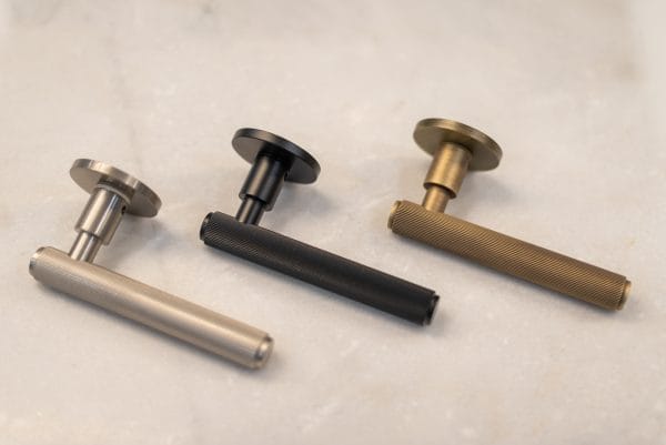 Millhouse Brass Stephenson Knurled Lever Door Handle on 5mm Slimline Round Rose - additional image