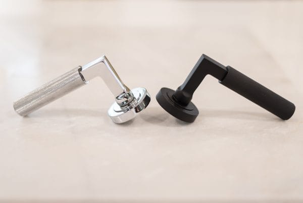 Millhouse Brass Cartwright Knurled Lever Door Handle on Round Rose - additional image