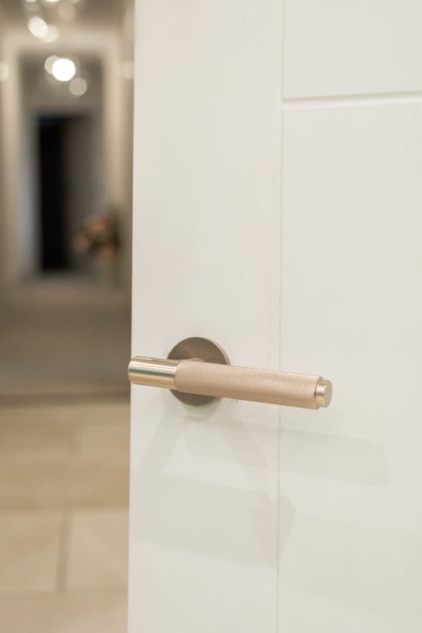 Millhouse Brass Crompton Knurled Lever Door Handle on 5mm Slimline Round Rose - additional image