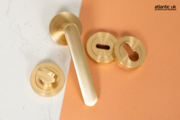 STATUS Carolina Lever Door Handle on Round Rose - additional image