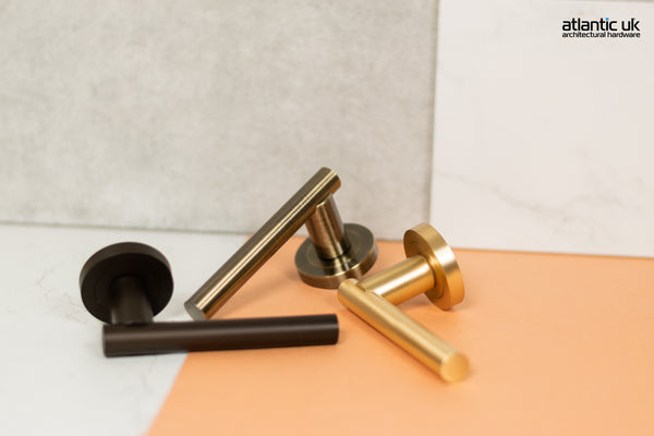 STATUS Nebraska Lever Door Handle on Round Rose - additional image