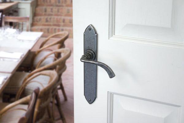 Gothic Curved Sprung Lever Latch Set