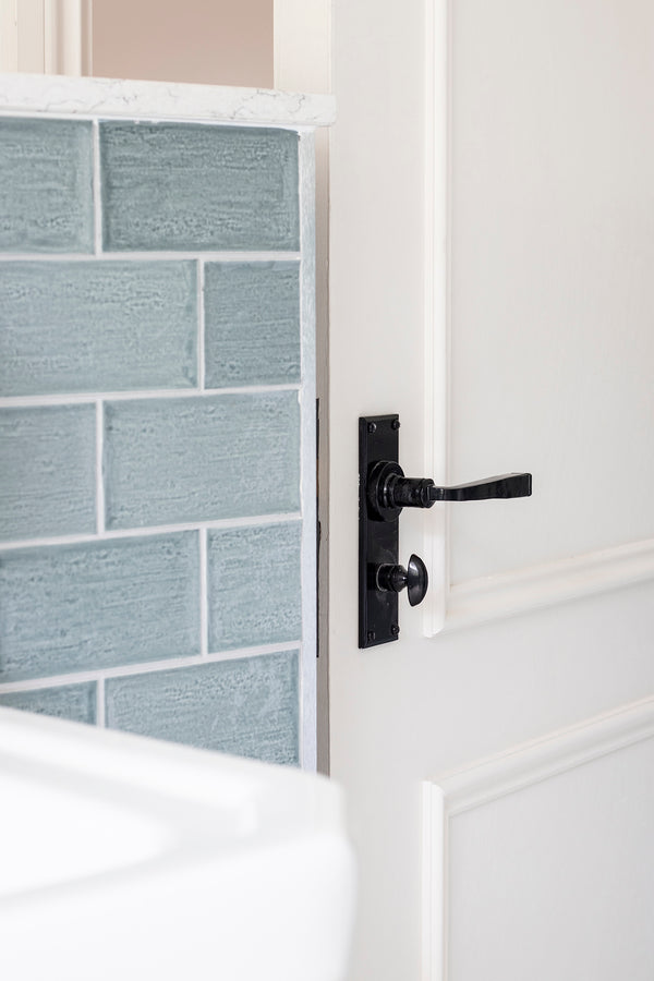 Avon Lever Bathroom Set