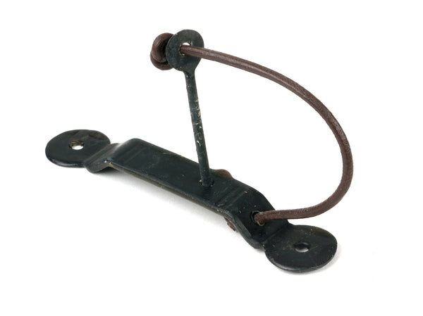 From The Anvil's External Beeswax Screw on Staple