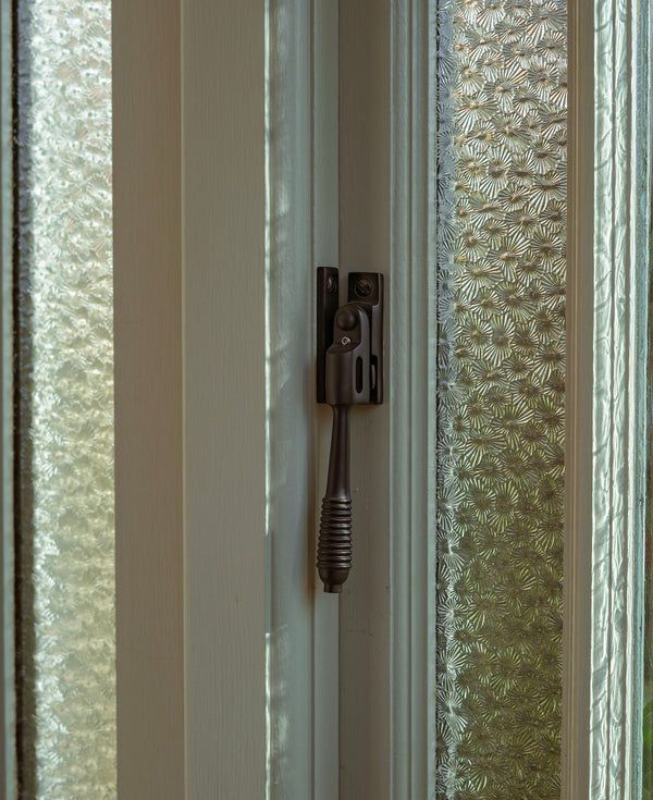 Night-Vent Locking Reeded Fastener