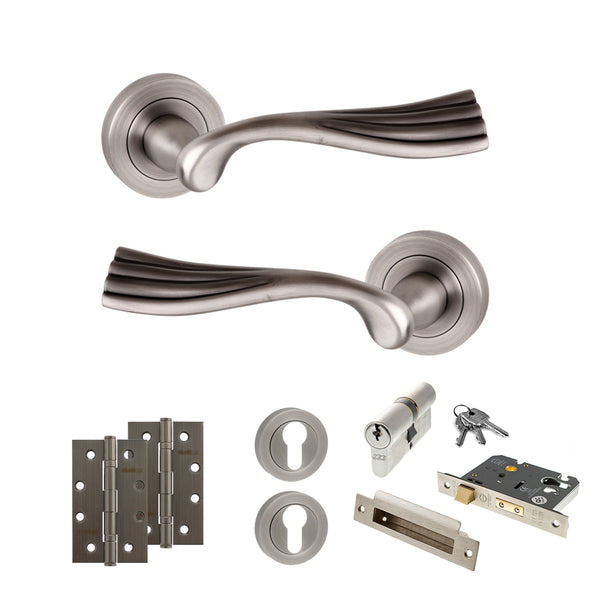 Old English Richmond Door Handle Pack (Euro Lock Set - 2.5" CE Sashlock, 4" Slim Knuckle Hinges x2) by Atlantic Hardware