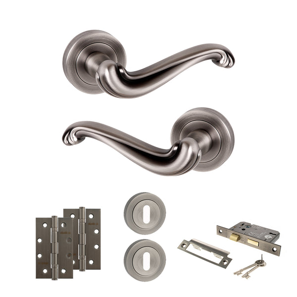 Old English Colchester Door Handle Pack (3 Lever Lock Set - 2.5" CE Sashlock, 4" Slim Knuckle Hinges x2) by Atlantic Hardware