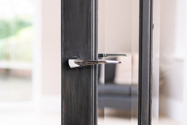 Forme Foglia Lever Door Handle on Concealed Round Rose - additional image