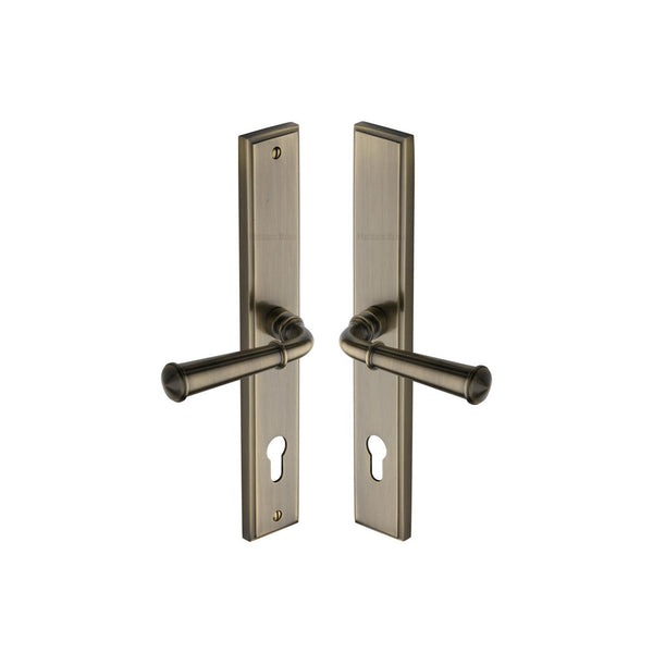 Colonial RH Door Handle on Plate by M Marcus - Heritage Brass