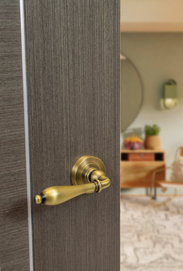 Old English Wrexham Lever Door Handle on Round Rose - additional image