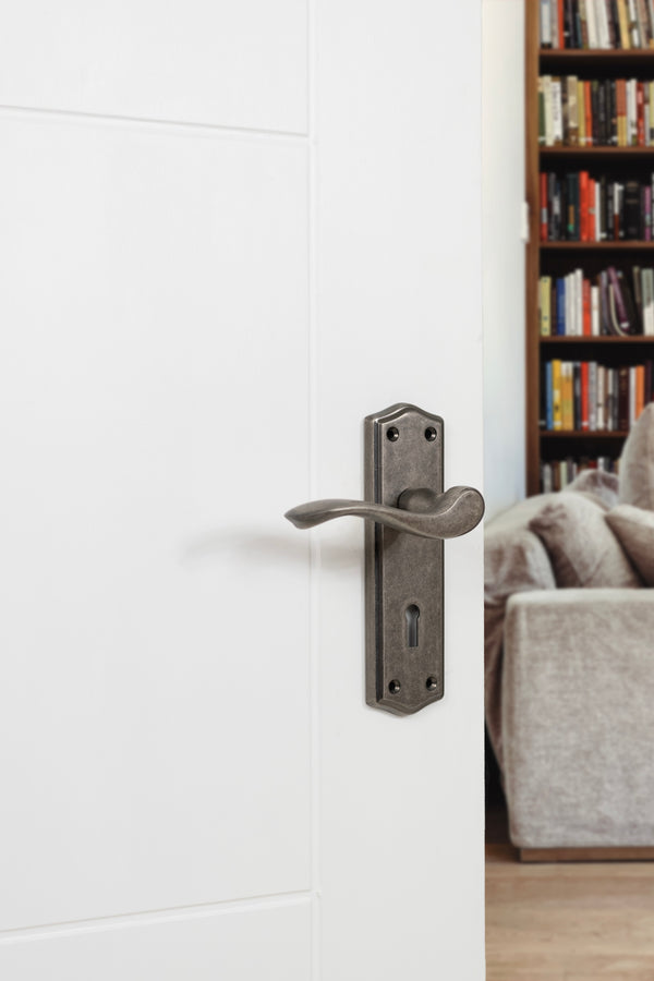 Old English Warwick Key Lever Door Handle on Backplate - additional image