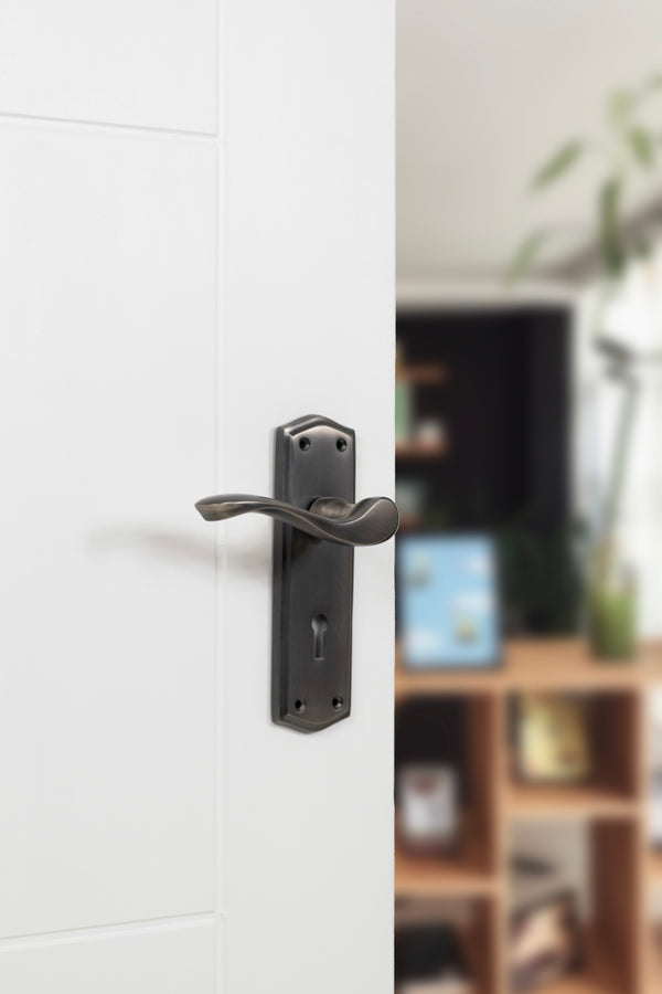 Old English Warwick Key Lever Door Handle on Backplate - additional image