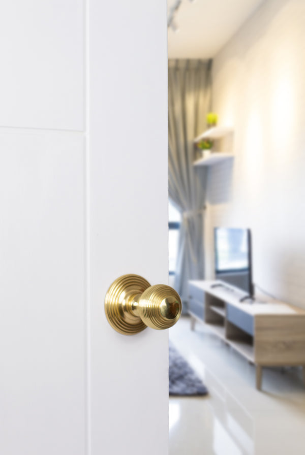 Old English Ripon Solid Brass Reeded Beehive Mortice Door Knob on Concealed Fix Rose - additional image