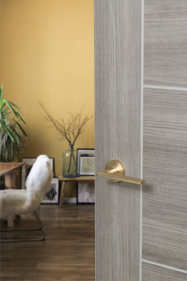 STATUS Alabama Lever Door Handle on Round Rose - additional image