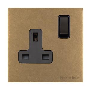Windsor Range Aged Brass Switches & Sockets, WN50 - Single Socket (13 Amp) by Heritage Brass By M-Marcus